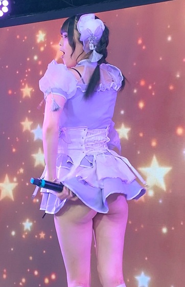 【画像】地下アイドルさん、ライブでまさかのノーパン