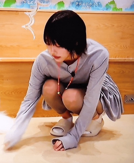 【動画】あのちゃん、パンチラかと思ったら短パン履いてたわ