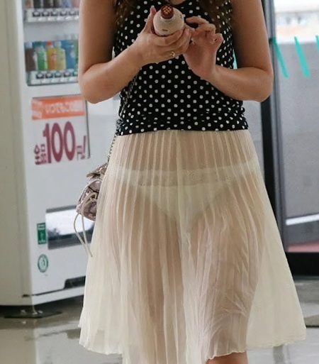 【画像】うちの会社にこんなガッツリ透けパン女子がいたぞ