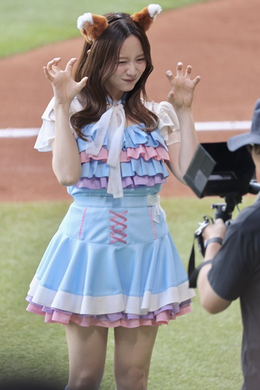 【画像】きつねダンスする森香澄、トップアイドル級の可愛さだぞ