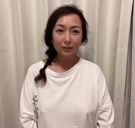 【画像】人妻YouTuberさん、乳が見えないようにお着替え