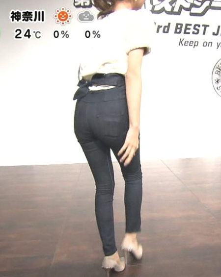 【GIF】堤礼実アナ、ジーンズ姿の尻と美脚がたまらない